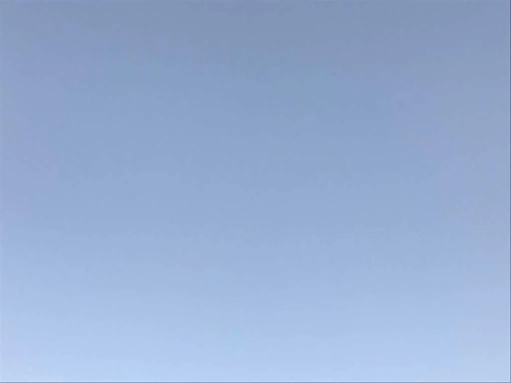 Foto del cielo sacada para verificar la existencia de polvo en el sensor de una camara de fotos digital