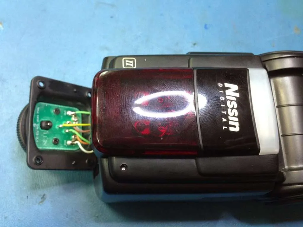 reparar flash camara nissin