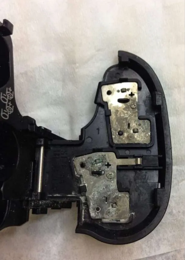 reparar camara digital Fujifilm FinePix problema contactos de pila oxidados