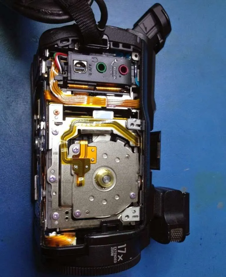 Juan-Luis-Martel-IMG_0341-Reparacion-de-camara-de-video-SONY-HXRNX30E-768x1024.jpg