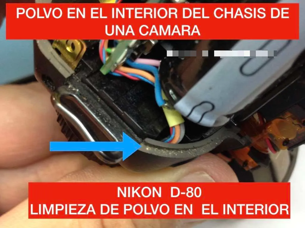 limpieza de polvo en el interior de una camara de fotos digital
