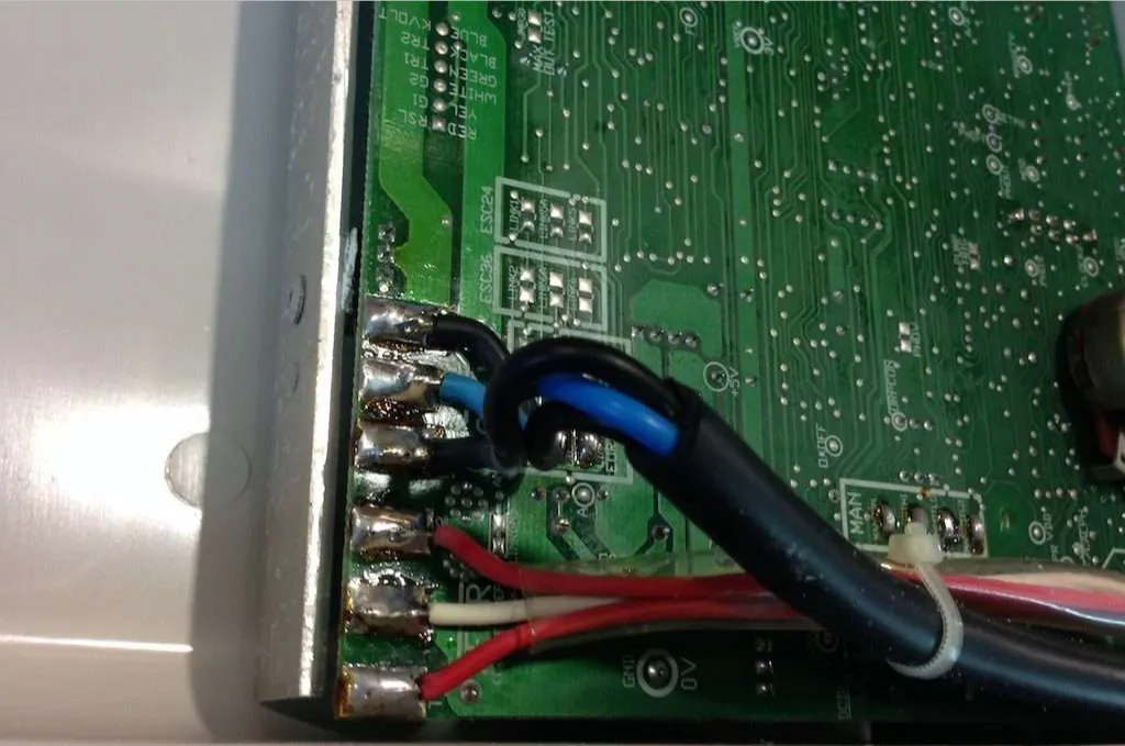 Esquema de conexion de los cables del Clorador Salino Promatic de Monarch