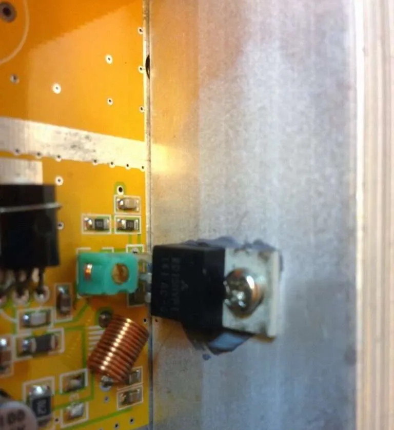 Transistor MOSFET de emisora FM comercial averiada