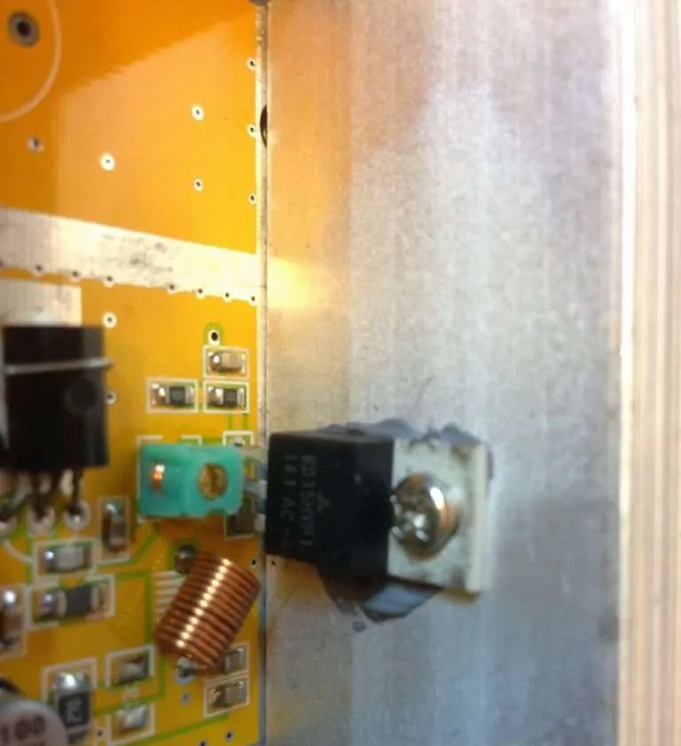 Transistor amplificador Mosfet con bobinas de ajustes