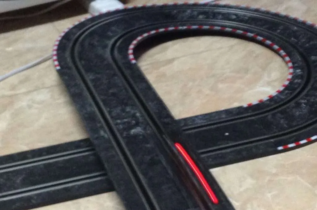 diodos leds como luz de un coche de scalextric