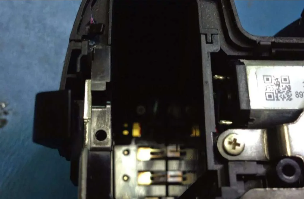 Contactos de la pila de una cámara fotográfica Nikon