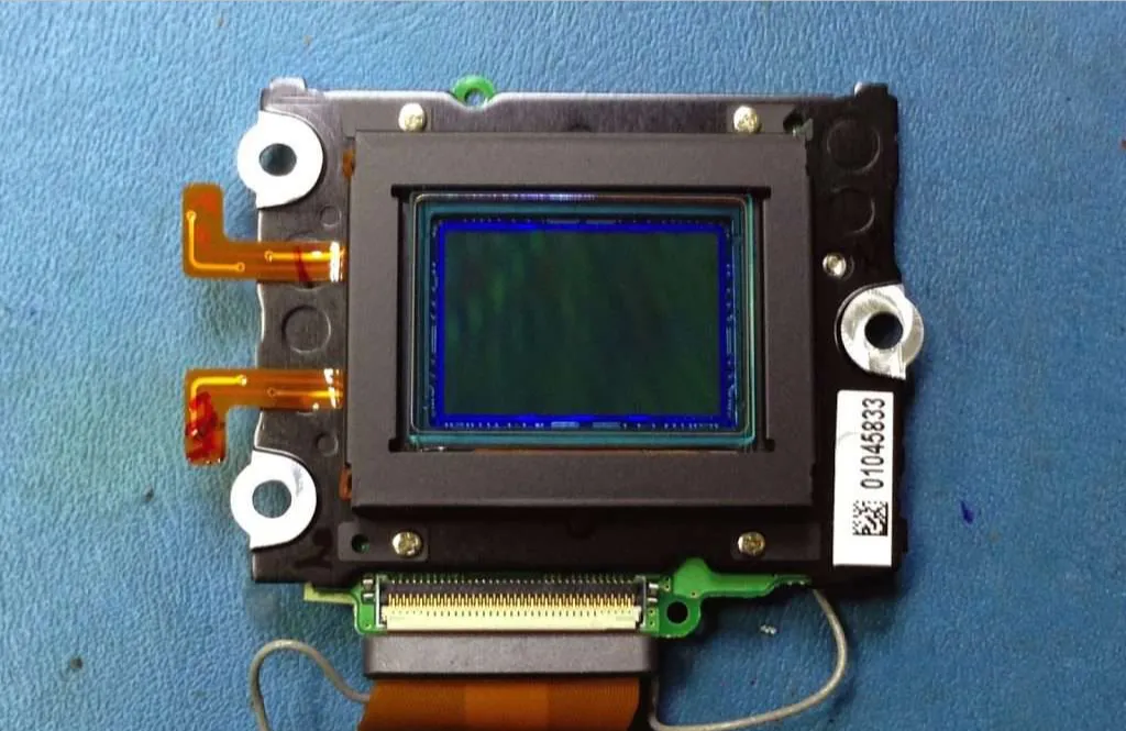 Unidad del CCD desmontada en cámara fotográfica Nikon modelo D 60