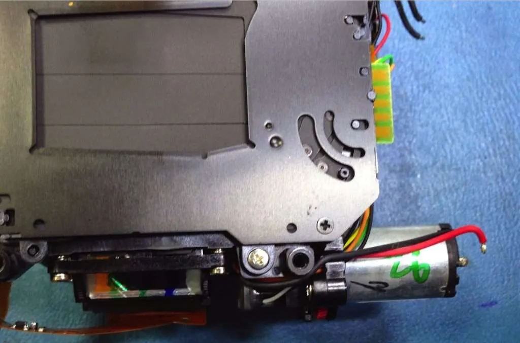 Motor de secuencia y cortinillas en cámara fotográfica Nikon D 60